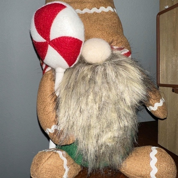 NWT PEPPERMINT SQUARE GINGERBREAD MAN GNOME WITH PEPPERMINT DETAIL - Picture 2 of 9